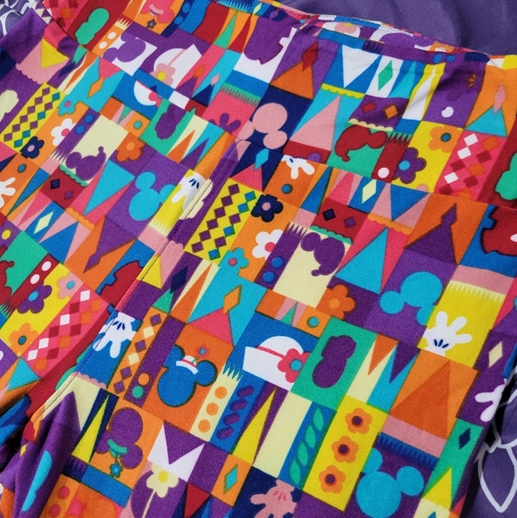 Disney It's A Small World leggings Lularoe one size super soft and stretchy - Picture 2 of 5